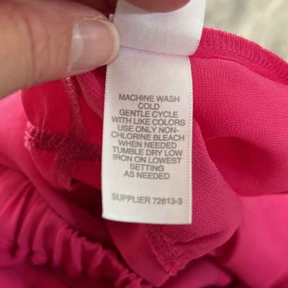 Womens dress top, blouse in excellent condition! Barbiecore is in! - Picture 6 of 6